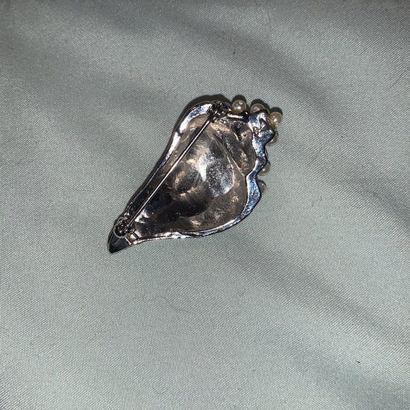 Shell Pin - Picture 2 of 3